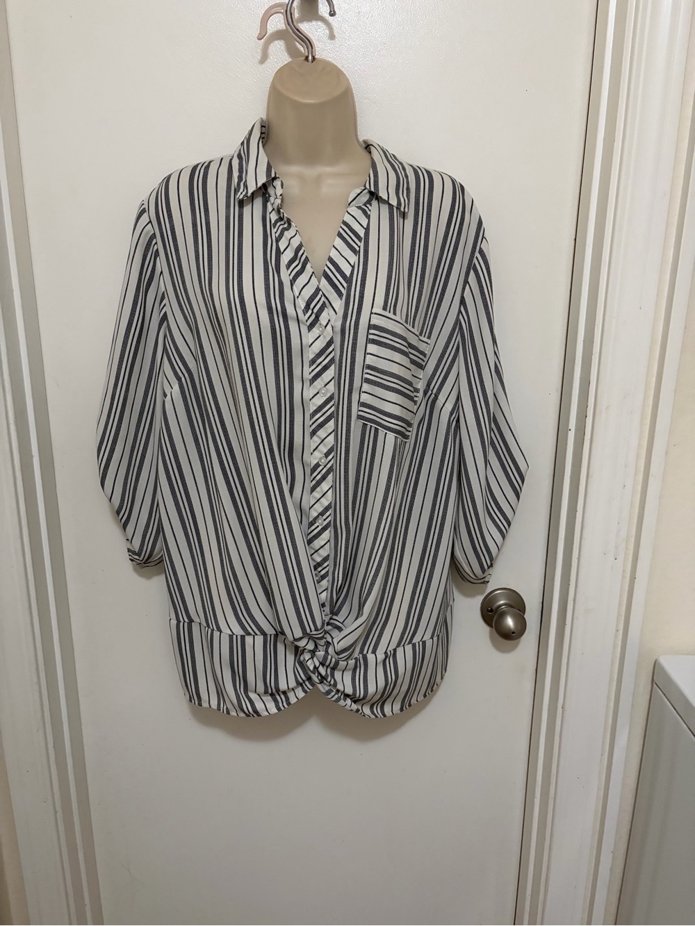 COMO BLU Striped Knot-Front Women’s Blouse - Black & White